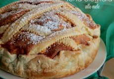 Torta sfogliata alle mele soffice e friabile